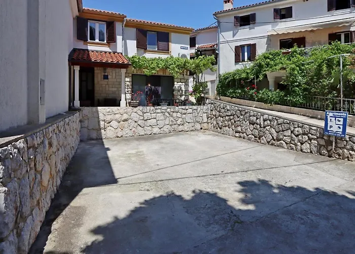 With Parking Space Brsec, Opatija - 7755 דירה *